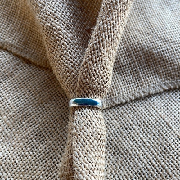 Sliver 925 Sterling Silver Square Circle Ring
Size 6 - Picture 8 of 11